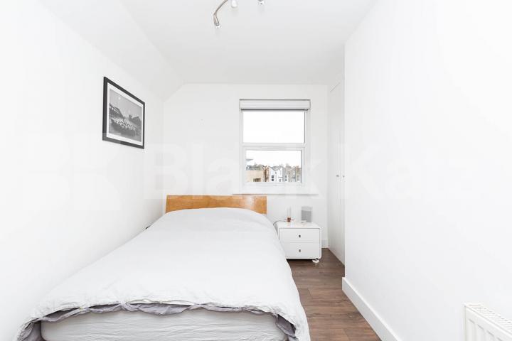 Nicely renovated 1 bedroom property located a minute walk to a station  Caledonian Road, Caledonian Road